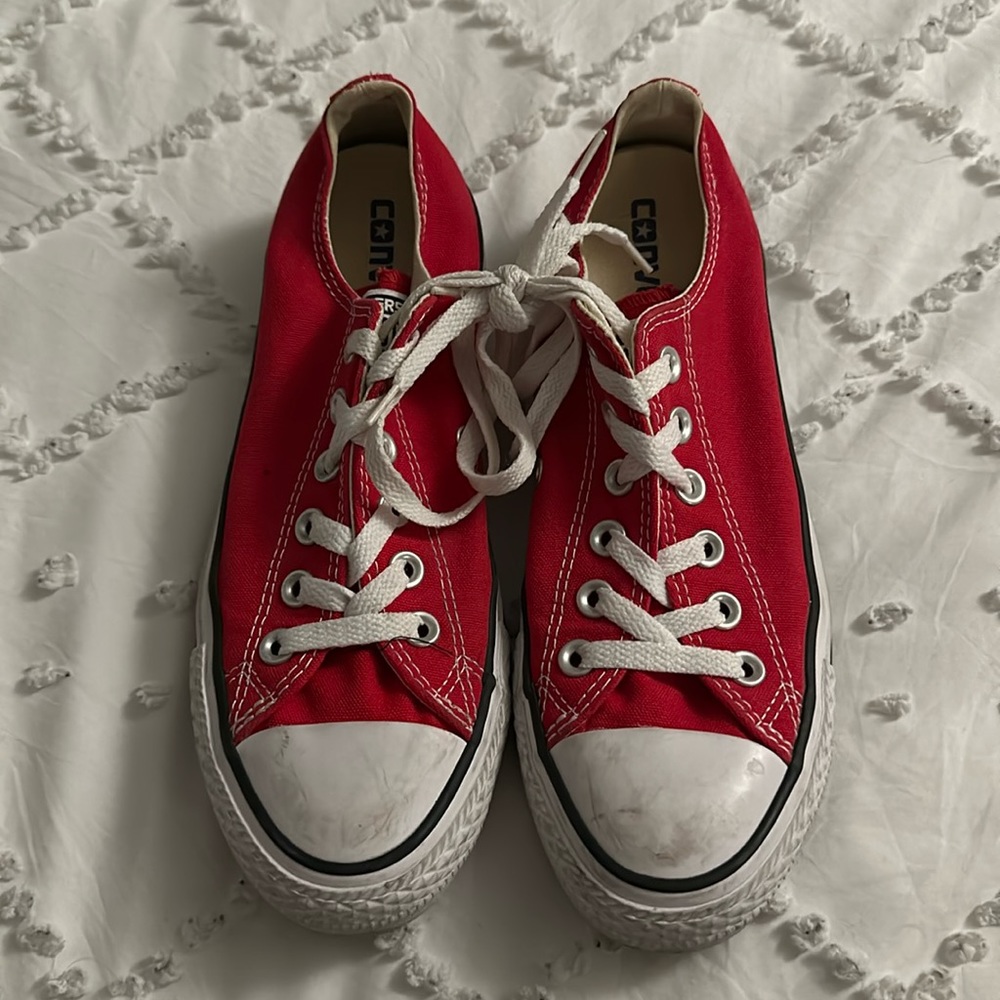 RED LOW TOP CONVERSE